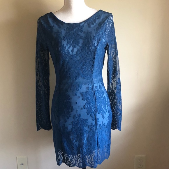 Free People Long-Sleeved Lace Dress. Fully-lined with back zipper-and v-back. - Picture 2 of 12